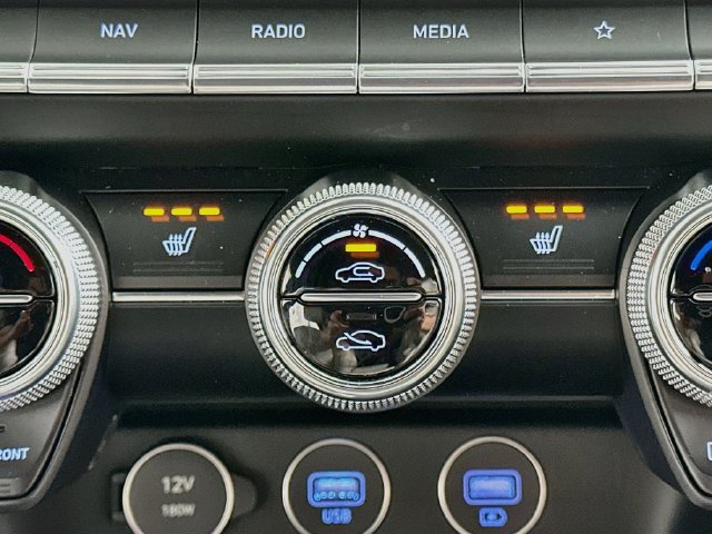 Used 2023 Genesis G70 2.0T RWD image 19