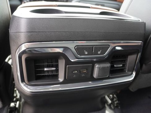 Used 2019 Chevrolet Silverado 1500 High Country w/ High Country Premium Package AWD/4WD image 20