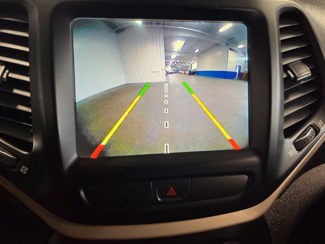 Used 2017 Jeep Cherokee Limited FWD image 28