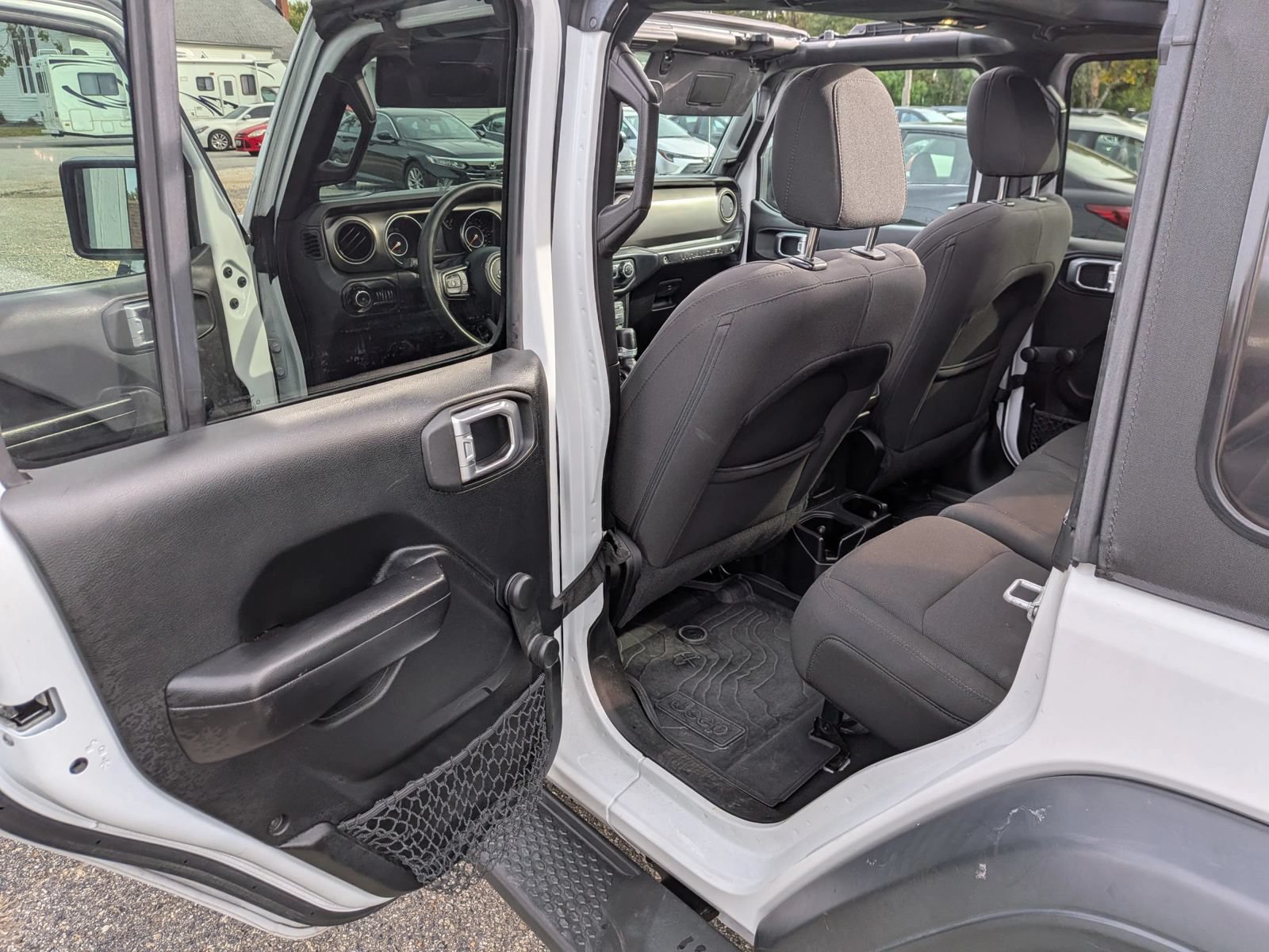 Used 2018 Jeep Wrangler Unlimited Sport AWD/4WD image 24