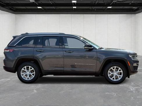 Used 2023 Jeep Grand Cherokee Limited AWD/4WD image 6