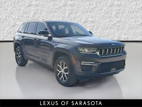 Used 2025 Jeep Grand Cherokee Limited RWD image 1