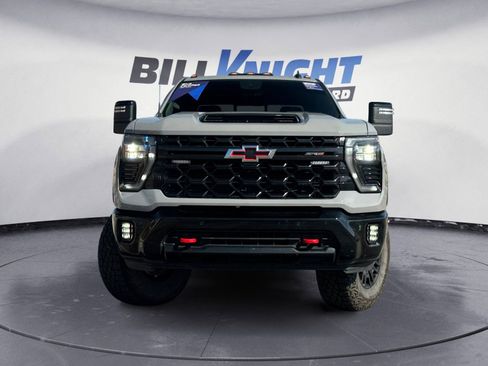 Used 2025 Chevrolet Silverado 2500 ZR2 w/ Technology Package image 8