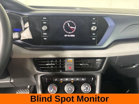 Used 2023 Volkswagen Taos SE w/ Panoramic Sunroof Package FWD image 18