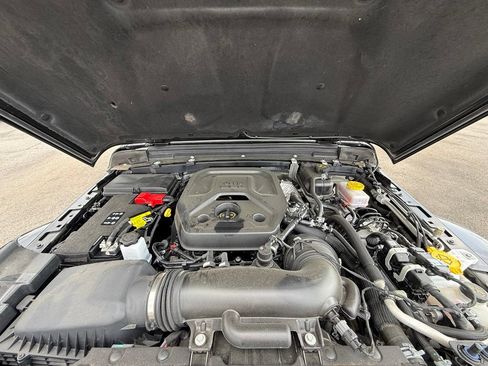 Used 2025 Jeep Wrangler Unlimited Sahara AWD/4WD image 32