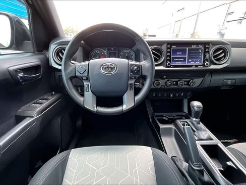 Used 2020 Toyota Tacoma TRD Sport image 6