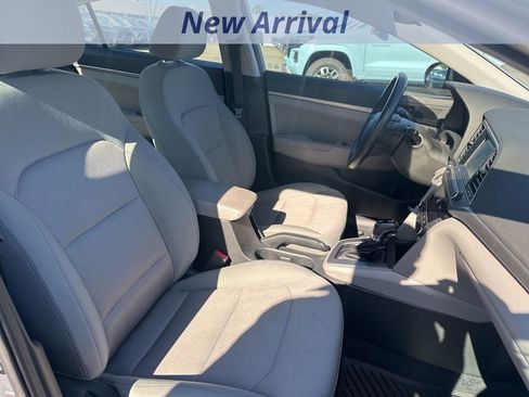 Used 2017 Hyundai Elantra SE w/ SE A/T Tech Package 03 image 8