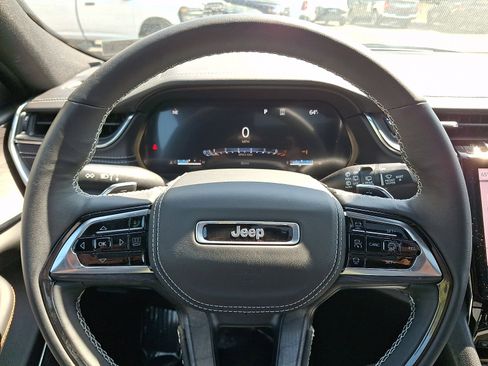 Certified 2025 Jeep Grand Cherokee Overland w/ Adv Protech Group III AWD/4WD image 20