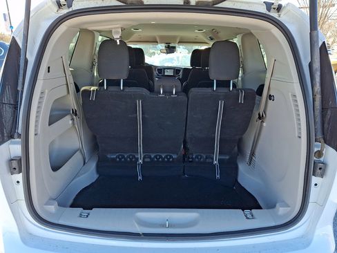 Certified 2023 Chrysler Voyager LX image 18