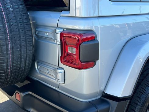 Used 2023 Jeep Wrangler Unlimited Sahara image 18