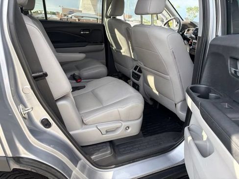 Used 2020 Honda Pilot Touring image 17