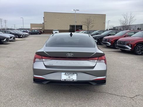 Certified 2023 Hyundai Elantra SEL w/ Preferred Accessory Package image 7