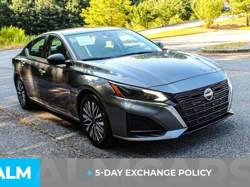 Used 2025 Nissan Altima 2.5 SV FWD image 3