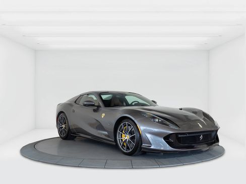Used 2022 Ferrari 812 GTS RWD image 7