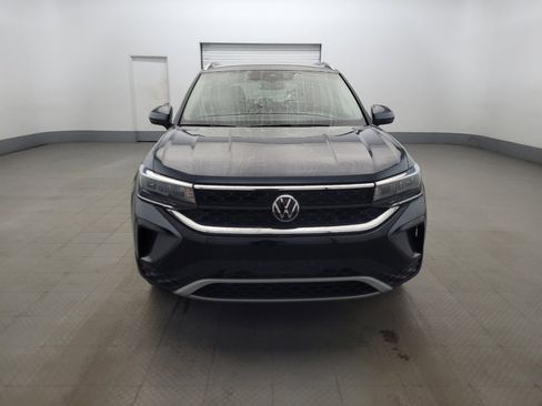 Used 2023 Volkswagen Taos SE w/ Black Wheel Package image 14