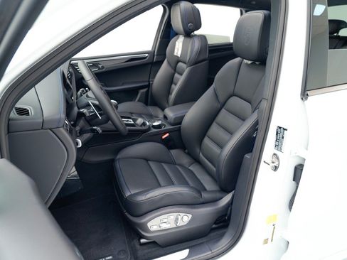 Certified 2026 Porsche Macan S AWD/4WD image 5