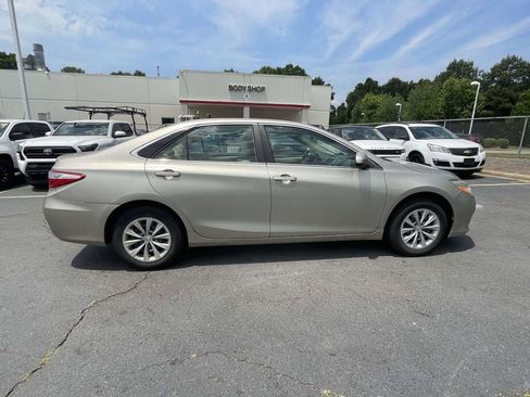 Used 2017 Toyota Camry LE FWD image 21