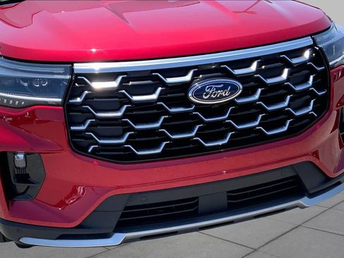 Certified 2025 Ford Explorer Platinum w/ Ultimate Package AWD/4WD image 30