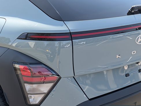 Used 2025 Hyundai Kona SEL AWD/4WD image 17