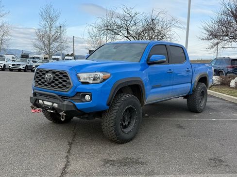 Used 2020 Toyota Tacoma TRD Off-Road w/ TRD Premium Off Road Package image 2