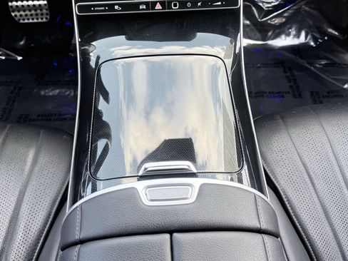 Used 2022 Mercedes-Benz S 580 4MATIC Sedan w/ AMG Line Package image 19