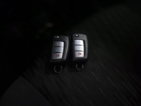 Used 2020 Nissan Rogue S image 39