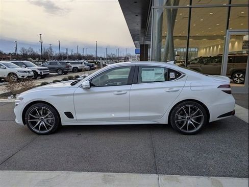 Used 2025 Genesis G70 2.5T RWD image 2