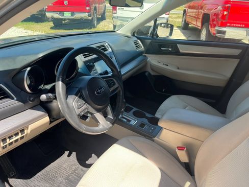 Used 2017 Subaru Outback 2.5i Premium AWD/4WD image 12