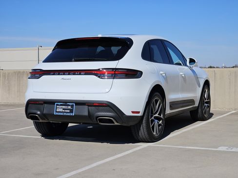 Certified 2025 Porsche Macan image 8