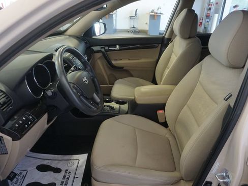 Used 2011 Kia Sorento 2WD w/ Convenience Pkg image 16