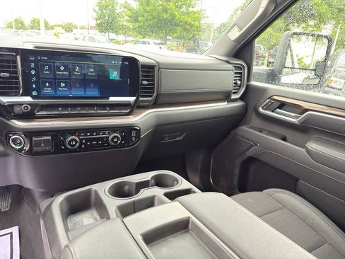 Used 2025 Chevrolet Silverado 2500 LT AWD/4WD image 26