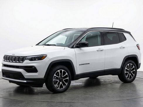 Used 2025 Jeep Compass Trailhawk AWD/4WD image 3