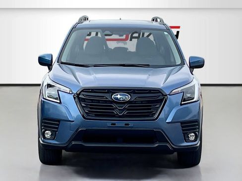 Used 2024 Subaru Forester Premium AWD/4WD image 2