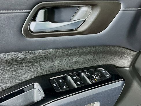 Used 2023 Nissan Pathfinder SL w/ Lighting Package (N92) image 24