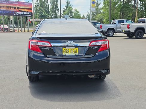 Used 2014 Toyota Camry XLE w/ Leather Package FWD image 8