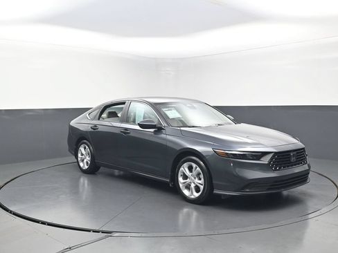 Used 2025 Honda Accord LX image 3