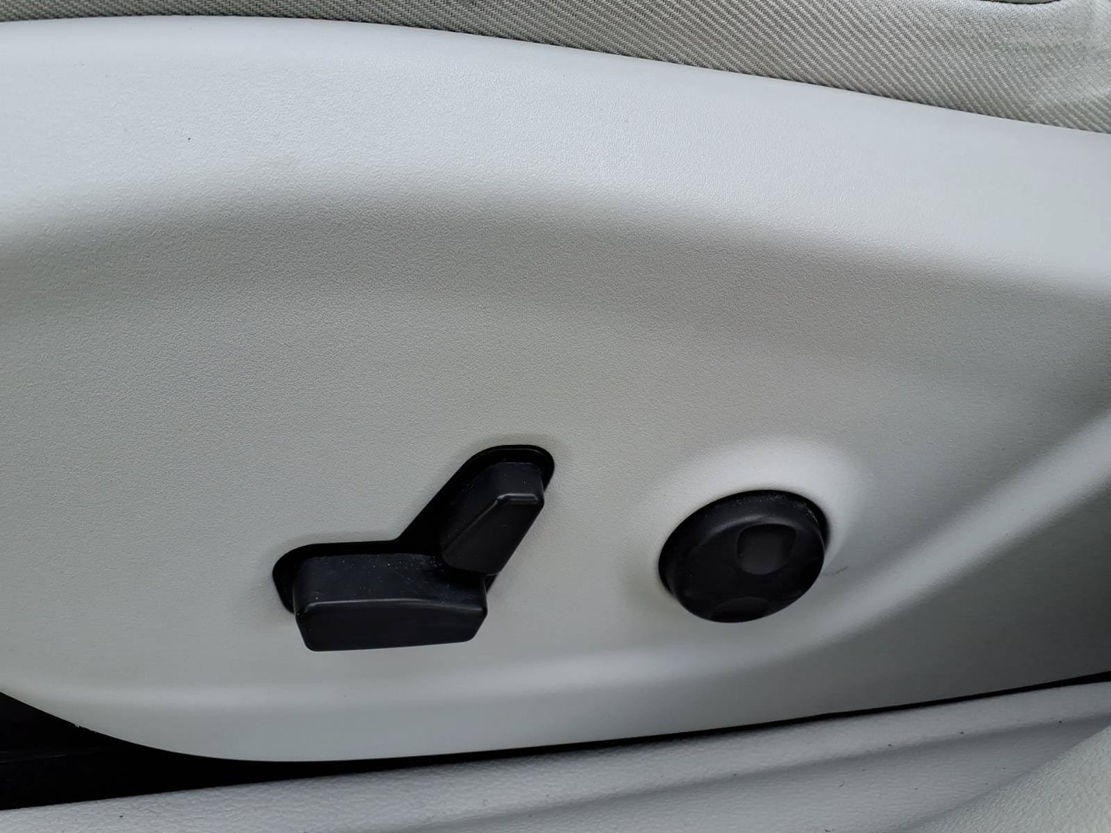 Certified 2019 Jeep Cherokee Limited FWD image 12