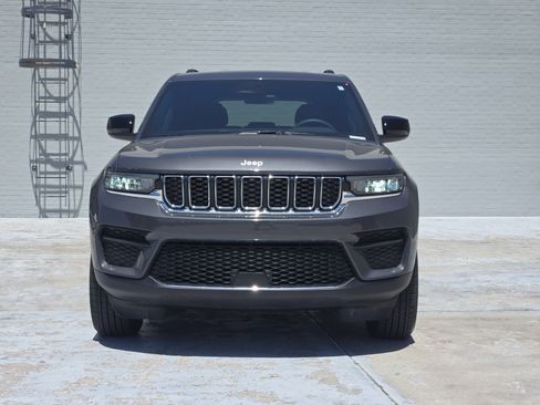 Used 2025 Jeep Grand Cherokee Laredo X RWD image 3