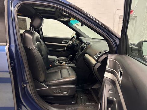 Used 2017 Ford Explorer XLT w/ Equipment Group 202A image 32