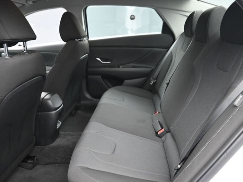 Used 2025 Hyundai Elantra SE image 10