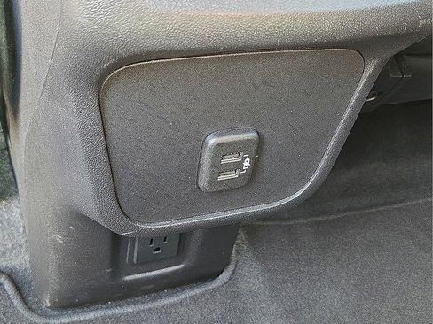 Used 2024 GMC Terrain SLT image 18