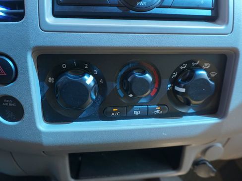 Used 2008 Nissan Frontier SE w/ SE Value Truck Pkg RWD image 9