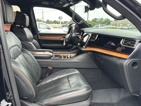 Used 2022 Jeep Grand Wagoneer Series III w/ Rear Seat Video Group 1 image 10