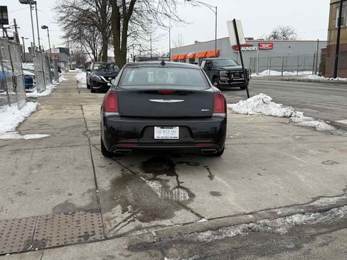 Used 2019 Chrysler 300 S image 5