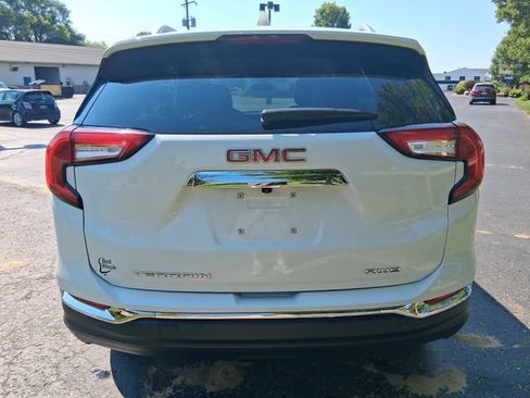 Used 2024 GMC Terrain SLT AWD/4WD image 4
