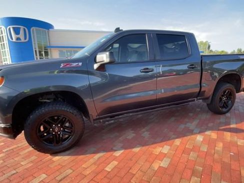Used 2019 Chevrolet Silverado 1500 LT Trail Boss w/ Convenience Package AWD/4WD image 6
