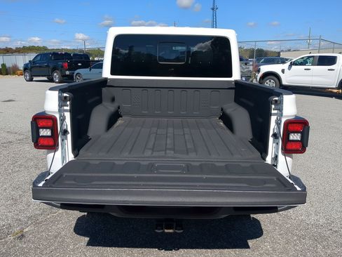 Certified 2021 Jeep Gladiator Overland w/ Popular Equipment Package image 11