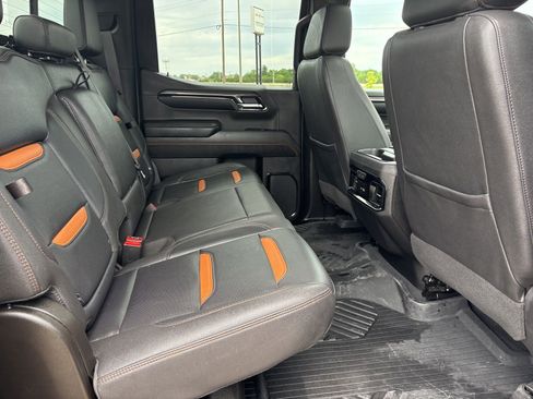 Used 2023 GMC Sierra 1500 AT4 w/ AT4 Premium Package AWD/4WD image 19