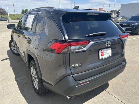 Certified 2022 Toyota RAV4 XLE w/ Convenience Package AWD/4WD image 4