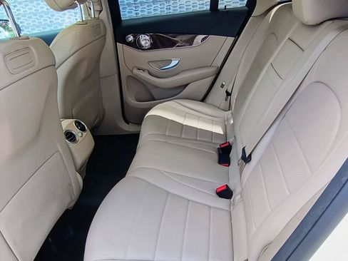 Used 2018 Mercedes-Benz GLC 300 4MATIC image 5